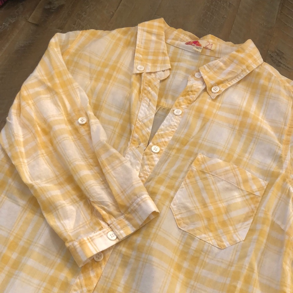 Lightweight summer blouse.